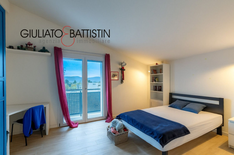 VILLAGANZERLA: BIFAMILIARE

Siamo a proporre unità bifamiliare affiancata di generose metrature, ...