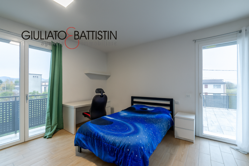 VILLAGANZERLA: BIFAMILIARE

Siamo a proporre unità bifamiliare affiancata di generose metrature, ...