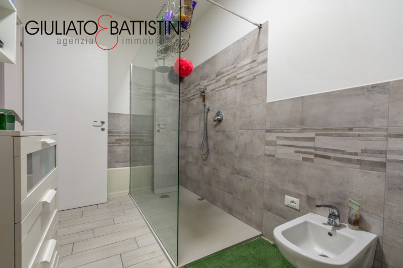 VILLAGANZERLA: BIFAMILIARE

Siamo a proporre unità bifamiliare affiancata di generose metrature, ...