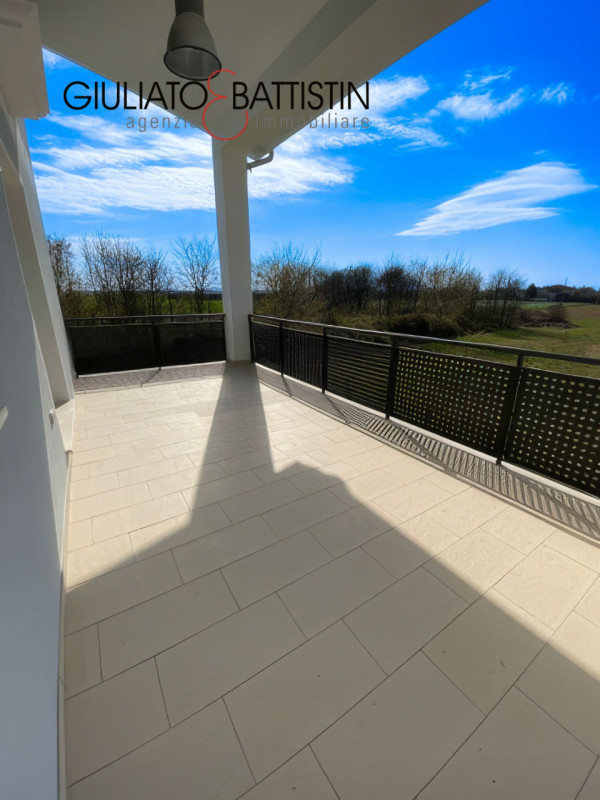 VILLAGANZERLA: BIFAMILIARE

Siamo a proporre unità bifamiliare affiancata di generose metrature, ...