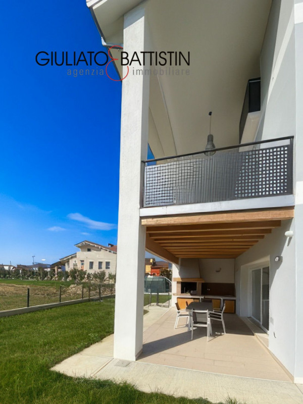 VILLAGANZERLA: BIFAMILIARE

Siamo a proporre unità bifamiliare affiancata di generose metrature, ...