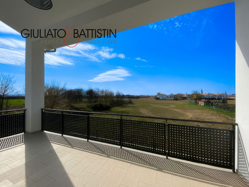 VILLAGANZERLA: BIFAMILIARE

Siamo a proporre unità bifamiliare affiancata di generose metrature, ...