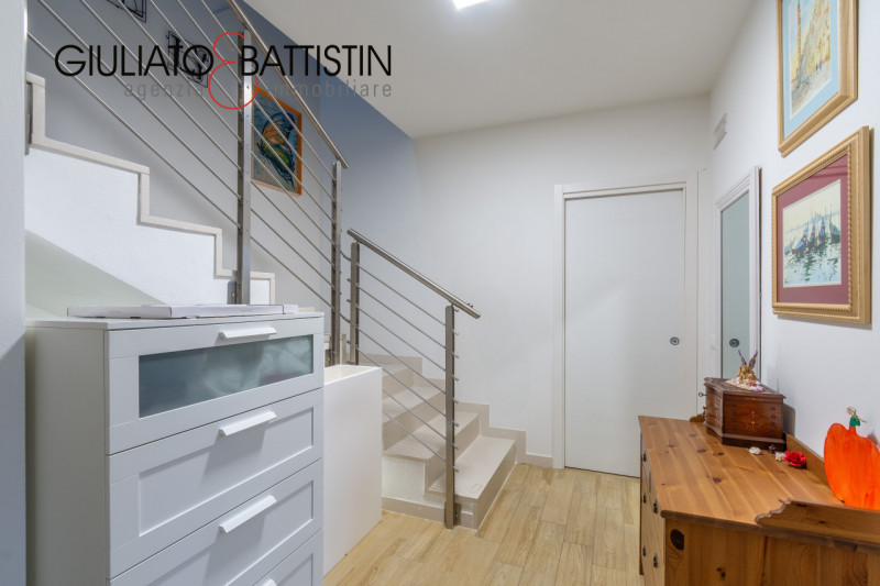 VILLAGANZERLA: BIFAMILIARE

Siamo a proporre unità bifamiliare affiancata di generose metrature, ...