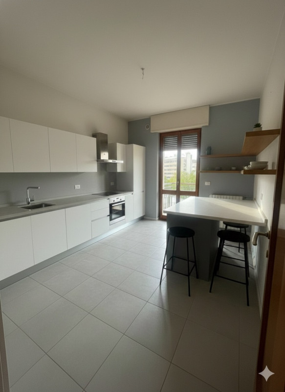 Nel cuore di Vicenza, al quarto piano di un solido edificio costruito negli anni '80, proponiamo ...