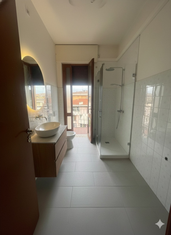 Nel cuore di Vicenza, al quarto piano di un solido edificio costruito negli anni '80, proponiamo ...