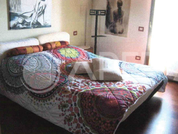 Rif. A.A.99-24

Vendita all'asta - abitazione unifamiliare su 2 livelli in data 22 gennaio 2026

...