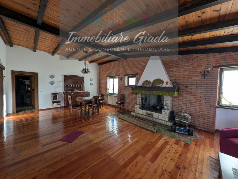 Questo immobile non è più disponibile 

Villa contemporanea situata nel cuore di Tambre, una loca...