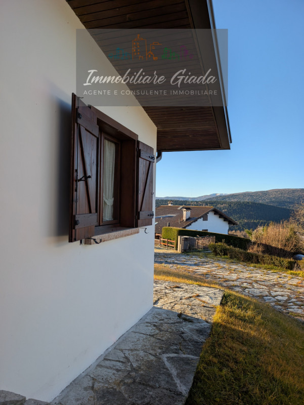 Questo immobile non è più disponibile 

Villa contemporanea situata nel cuore di Tambre, una loca...