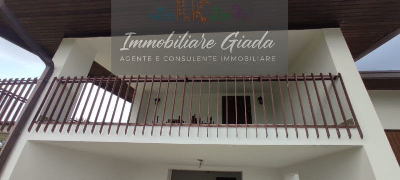 Villa contemporanea situata nel cuore di Tambre, una località rinomata per la sua bellezza natura...