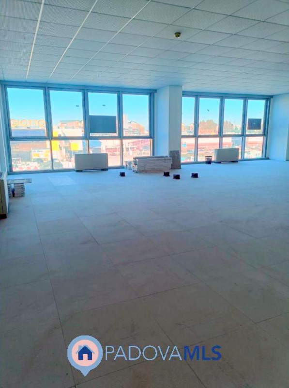 Immobile in esclusiva al Gruppo Padova MLS

Padova via Venezia ufficio al piano secondo fronte st...