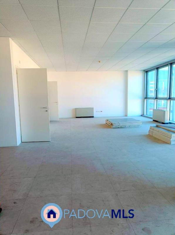 Immobile in esclusiva al Gruppo Padova MLS

Padova via Venezia ufficio al piano secondo fronte st...