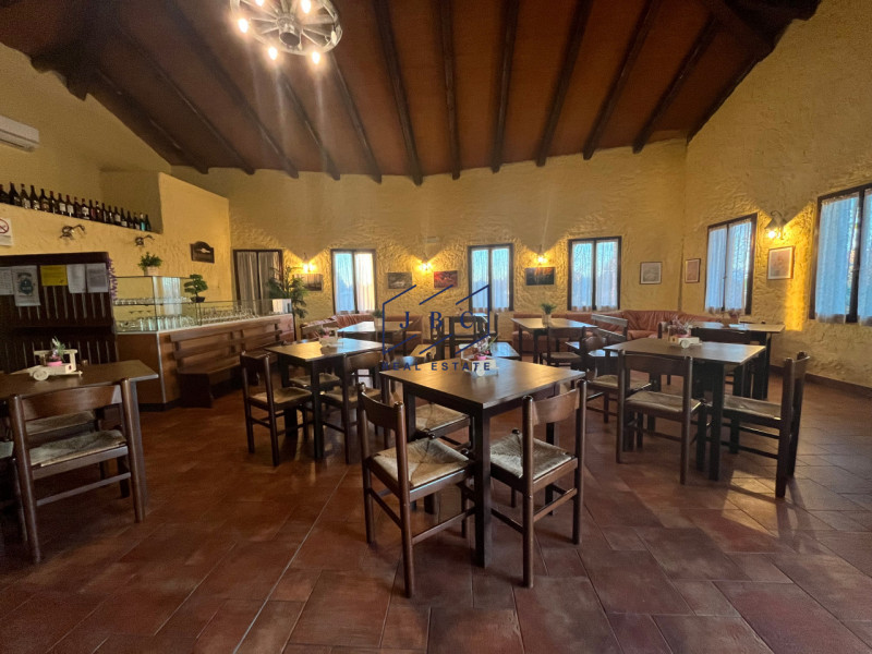 SALGAREDA - (TV)
A pochi km dall'uscita dell'autostrada di Noventa di Piave, in zona di passaggio...