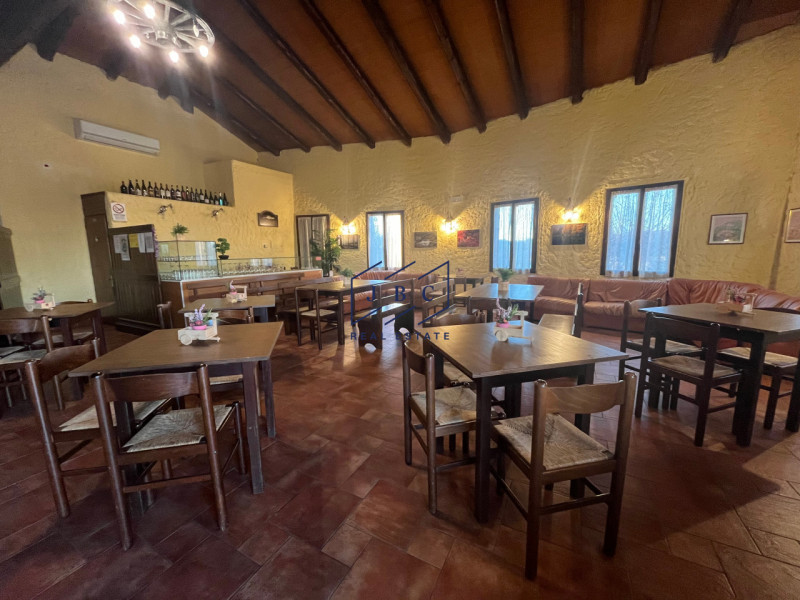 SALGAREDA - (TV)
A pochi km dall'uscita dell'autostrada di Noventa di Piave, in zona di passaggio...