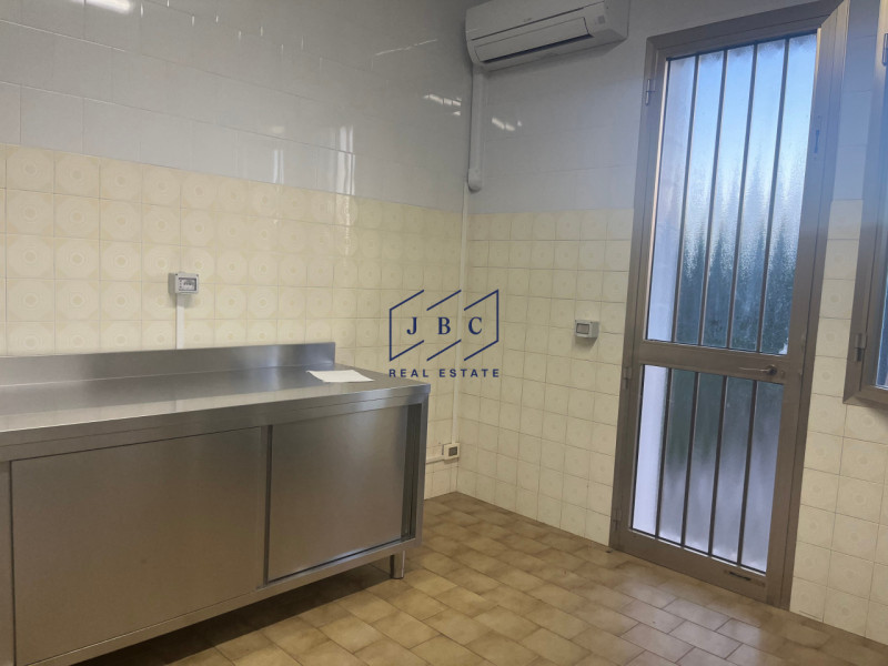 SALGAREDA - (TV)
A pochi km dall'uscita dell'autostrada di Noventa di Piave, in zona di passaggio...