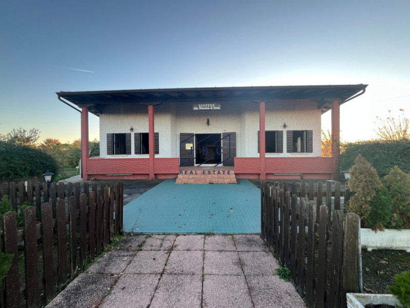 SALGAREDA - (TV)
A pochi km dall'uscita dell'autostrada di Noventa di Piave, in zona di passaggio...