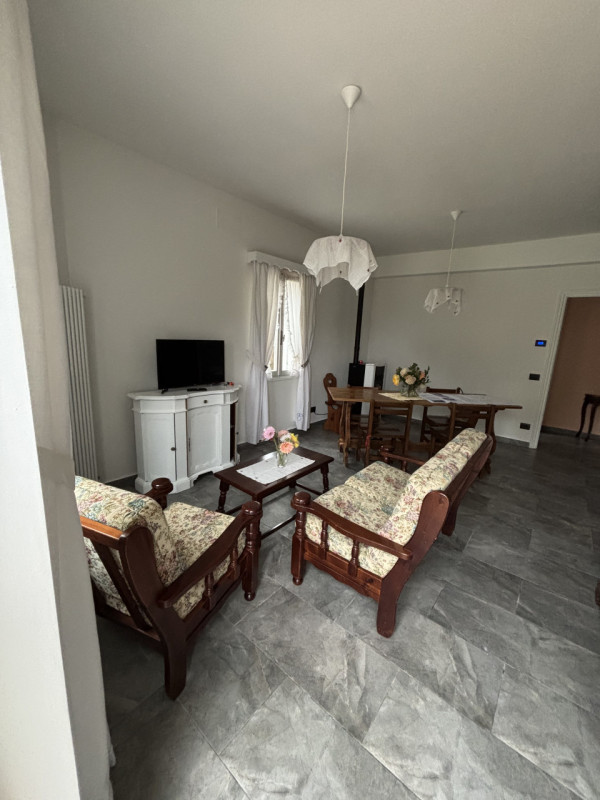 Proponiamo in affitto un appartamento bilocale di circa 53 mq situato nel comune di Revine Lago, ...