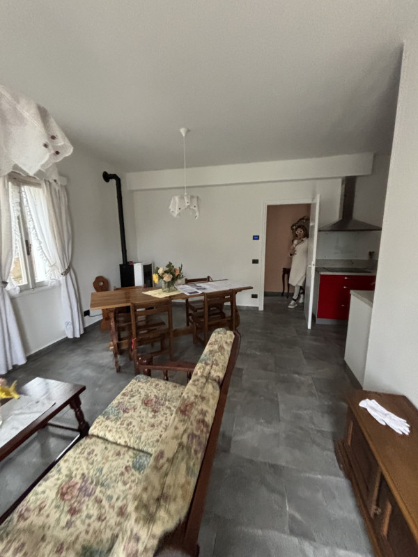 Proponiamo in affitto un appartamento bilocale di circa 53 mq situato nel comune di Revine Lago, ...