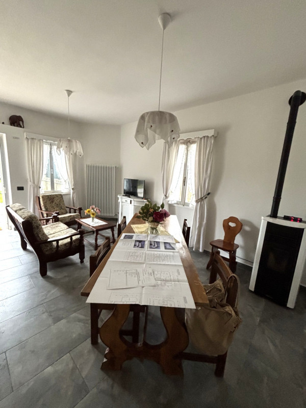 Proponiamo in affitto un appartamento bilocale di circa 53 mq situato nel comune di Revine Lago, ...