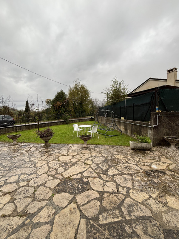 Proponiamo in affitto un appartamento bilocale di circa 53 mq situato nel comune di Revine Lago, ...