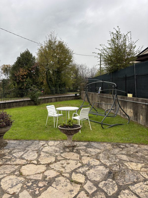 Proponiamo in affitto un appartamento bilocale di circa 53 mq situato nel comune di Revine Lago, ...