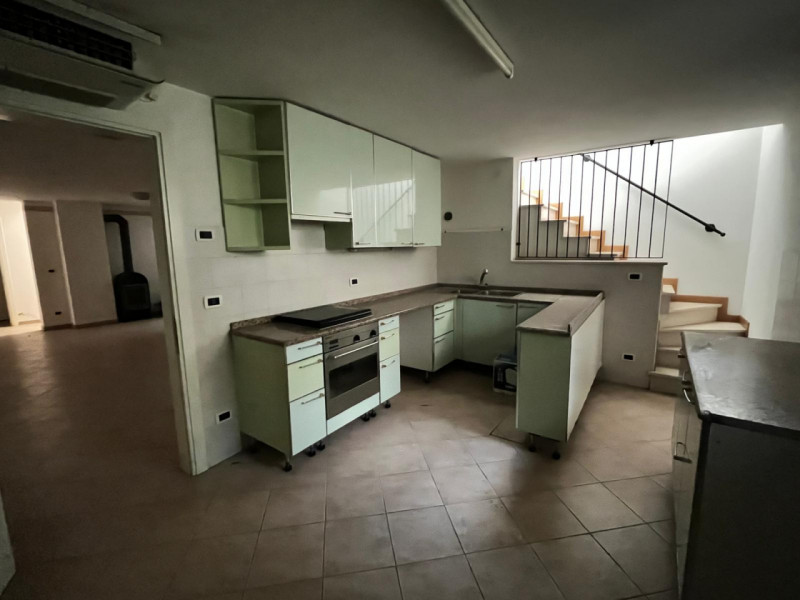 In una delle zone residenziali più richieste di Padova, proponiamo in vendita una splendida villa...