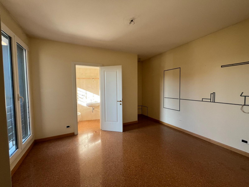 In una delle zone residenziali più richieste di Padova, proponiamo in vendita una splendida villa...