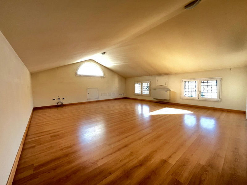 In una delle zone residenziali più richieste di Padova, proponiamo in vendita una splendida villa...