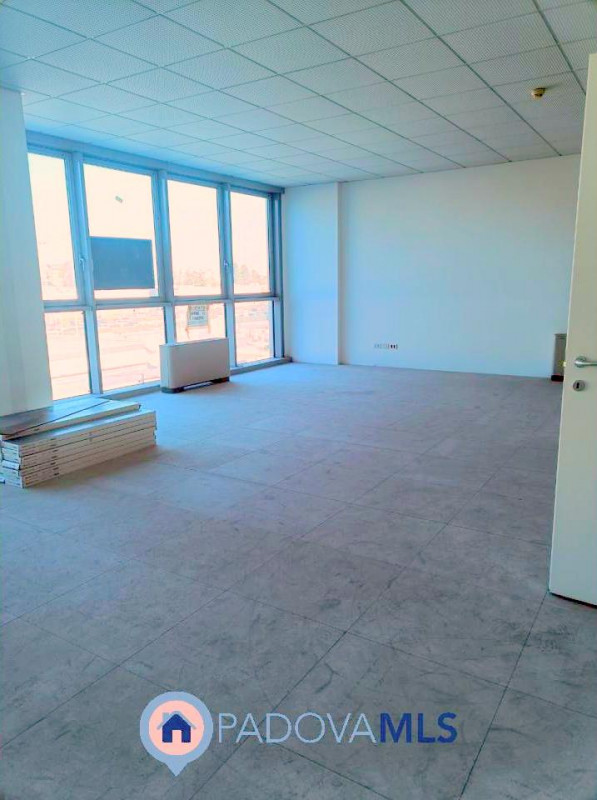 Immobile in esclusiva al Gruppo Padova MLS

Padova via Venezia ufficio al piano secondo fronte st...