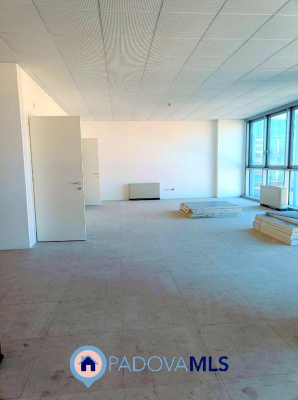 Immobile in esclusiva al Gruppo Padova MLS

Padova via Venezia ufficio al piano secondo fronte st...