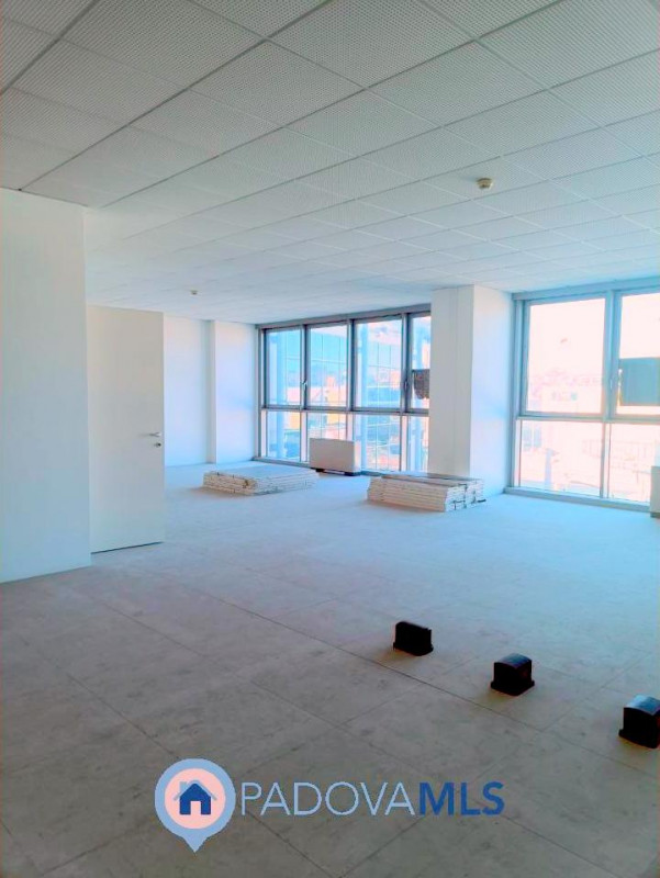 Immobile in esclusiva al Gruppo Padova MLS

Padova via Venezia ufficio al piano secondo fronte st...