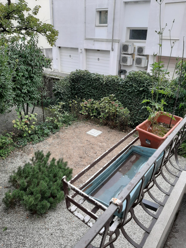 Situato nel cuore di San Lazzaro, uno dei quartieri più ricercati di Vicenza, proponiamo in vendi...