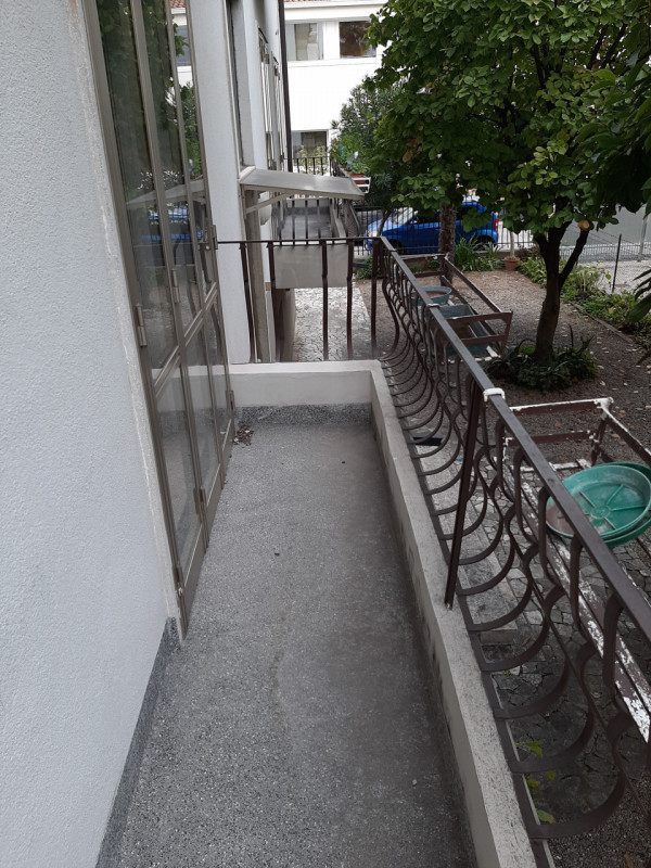 Situato nel cuore di San Lazzaro, uno dei quartieri più ricercati di Vicenza, proponiamo in vendi...