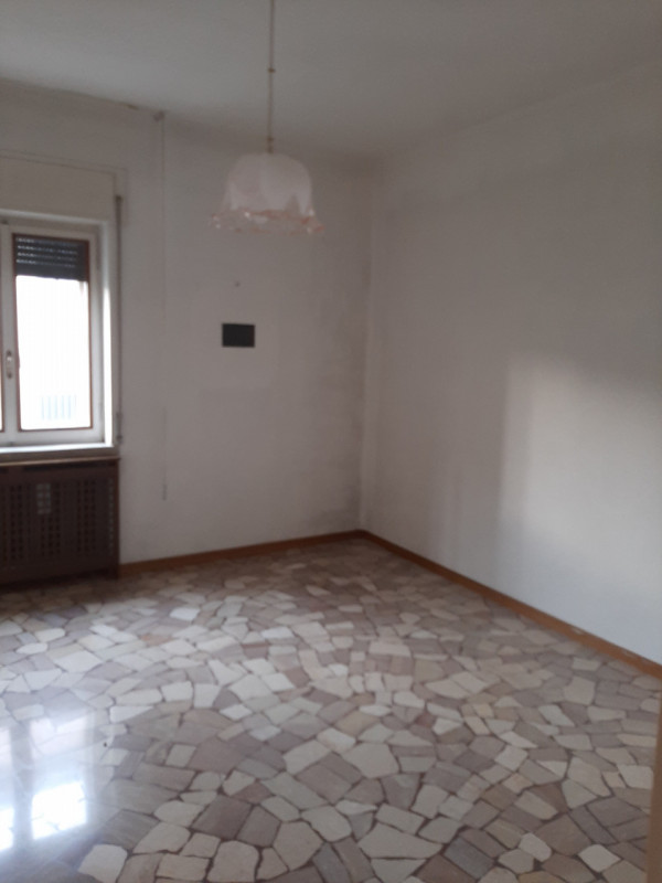 Situato nel cuore di San Lazzaro, uno dei quartieri più ricercati di Vicenza, proponiamo in vendi...