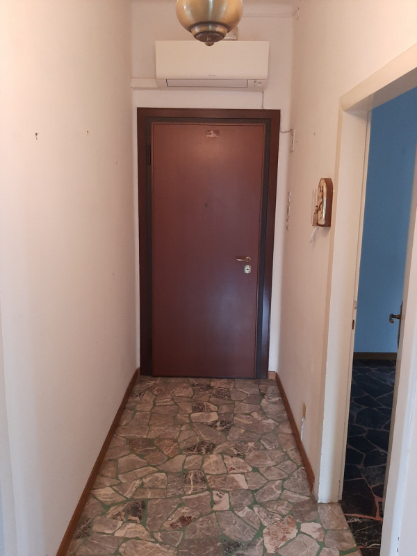 Situato nel cuore di San Lazzaro, uno dei quartieri più ricercati di Vicenza, proponiamo in vendi...