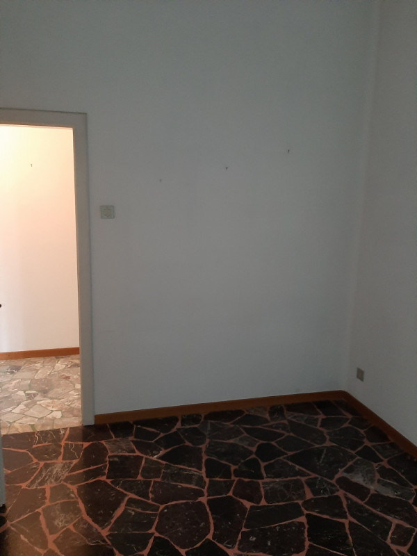 Situato nel cuore di San Lazzaro, uno dei quartieri più ricercati di Vicenza, proponiamo in vendi...