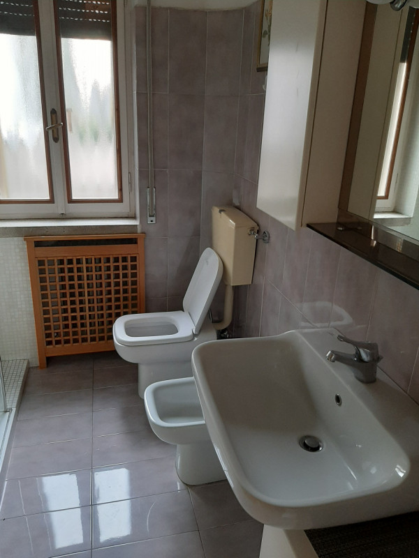 Situato nel cuore di San Lazzaro, uno dei quartieri più ricercati di Vicenza, proponiamo in vendi...