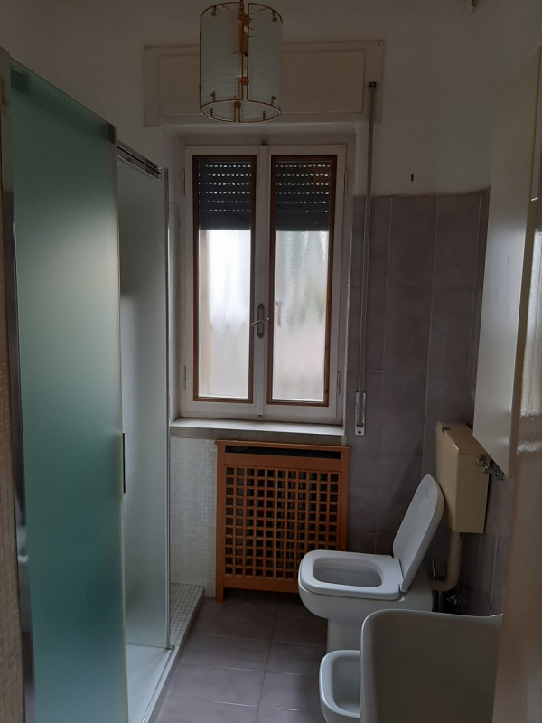 Situato nel cuore di San Lazzaro, uno dei quartieri più ricercati di Vicenza, proponiamo in vendi...