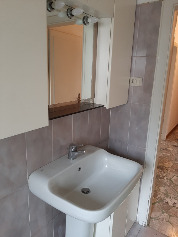 Situato nel cuore di San Lazzaro, uno dei quartieri più ricercati di Vicenza, proponiamo in vendi...