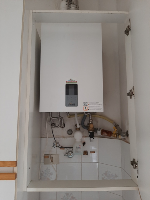 Situato nel cuore di San Lazzaro, uno dei quartieri più ricercati di Vicenza, proponiamo in vendi...