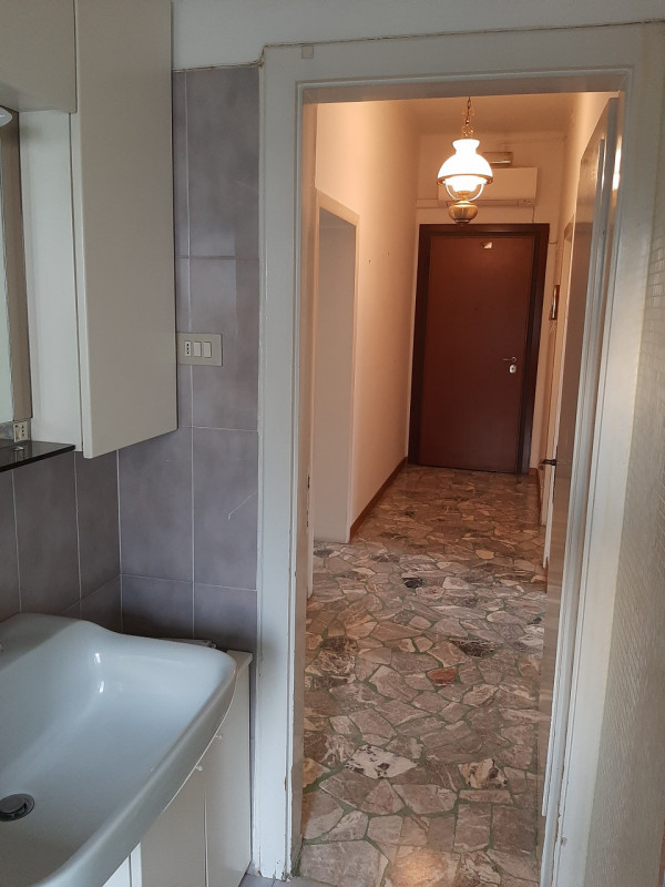 Situato nel cuore di San Lazzaro, uno dei quartieri più ricercati di Vicenza, proponiamo in vendi...