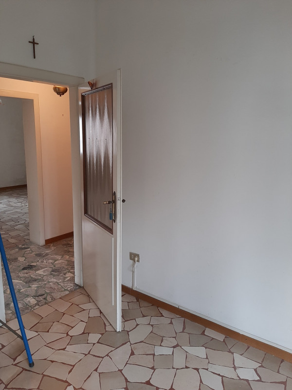 Situato nel cuore di San Lazzaro, uno dei quartieri più ricercati di Vicenza, proponiamo in vendi...