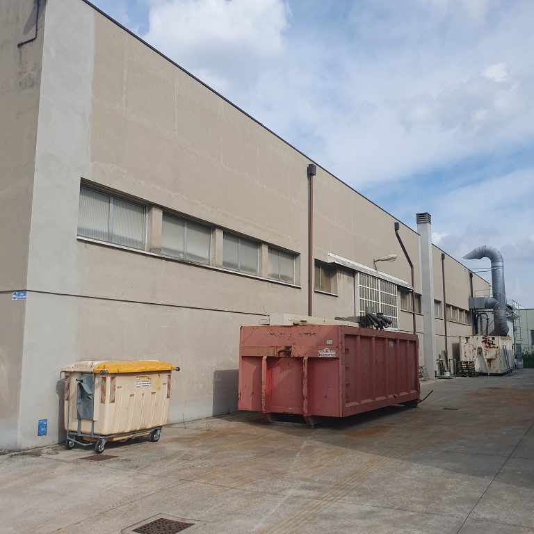 Località zona  Industriale di Santa Maria di Sala, capannone strategicamente posizionato lungo la...