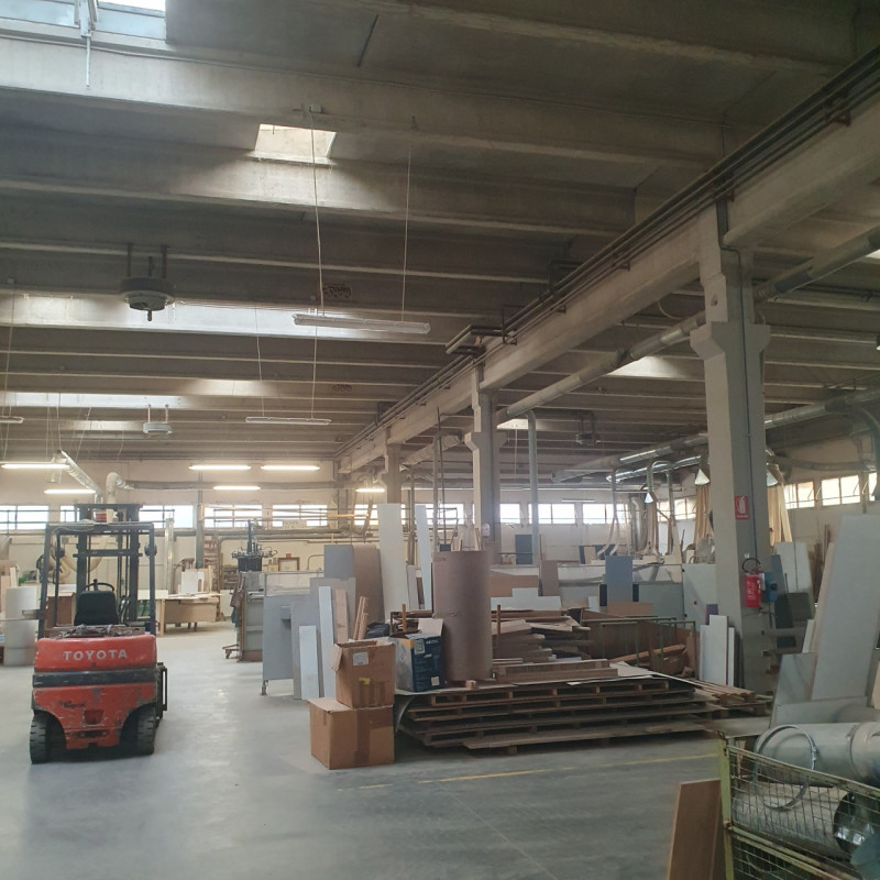 Località zona  Industriale di Santa Maria di Sala, capannone strategicamente posizionato lungo la...