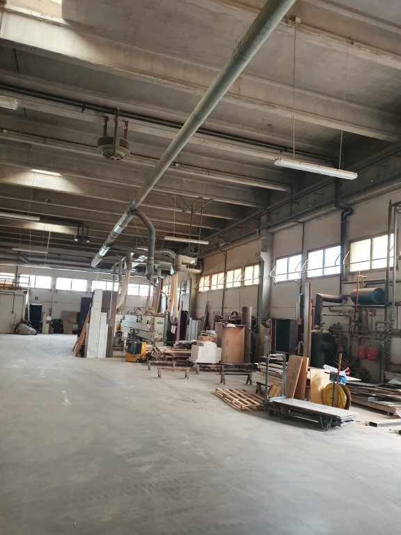 Località zona  Industriale di Santa Maria di Sala, capannone strategicamente posizionato lungo la...