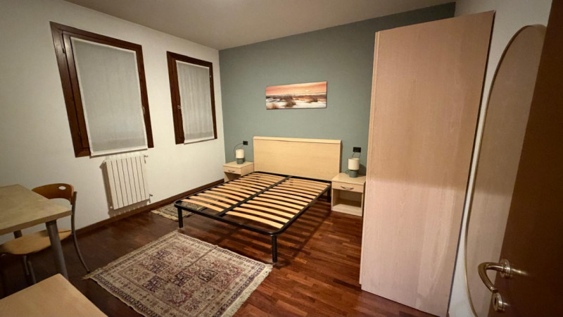 Scopri il tuo nuovo angolo di tranquillità nel cuore di Noventa Padovana! Questo affascinante app...