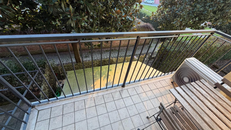 Scopri il tuo nuovo angolo di tranquillità nel cuore di Noventa Padovana! Questo affascinante app...