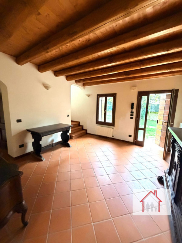 Rif: DB361
X INFO - Denis: 340.254.0785
Proponiamo in vendita una splendida casa a schiera di por...