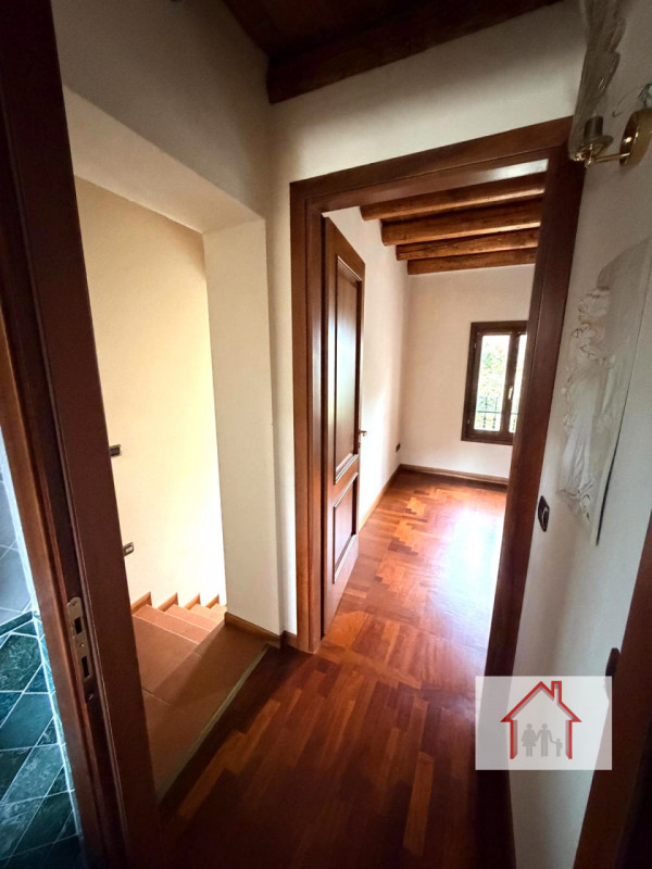 Rif: DB361
X INFO - Denis: 340.254.0785
Proponiamo in vendita una splendida casa a schiera di por...