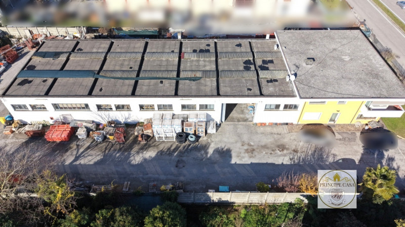Rif. CAP06 - Situato nella rinomata zona industriale di Monselice, proponiamo in vendita capannon...