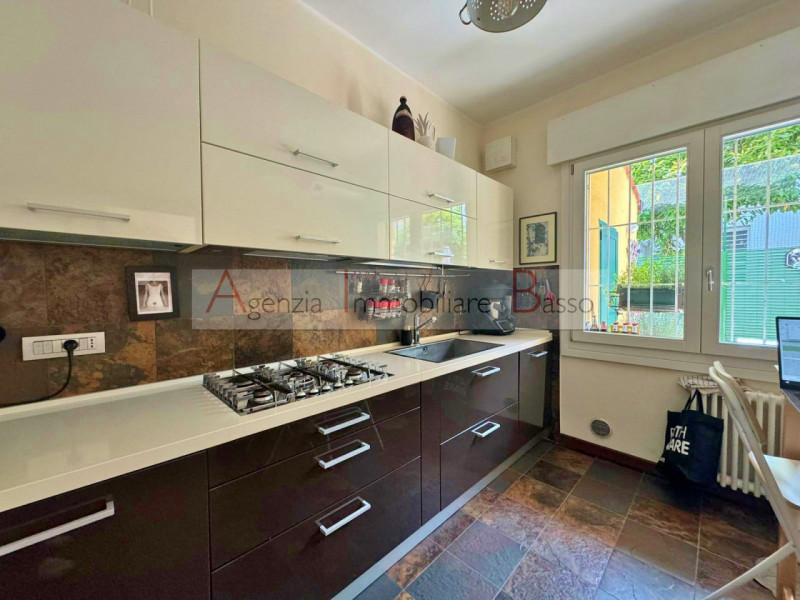 ZONA SACRA FAMIGLIA/CASTELFIDARDO – CASA INDIPENDENTE RISTRUTTURATA

Proponiamo in vendita una sp...